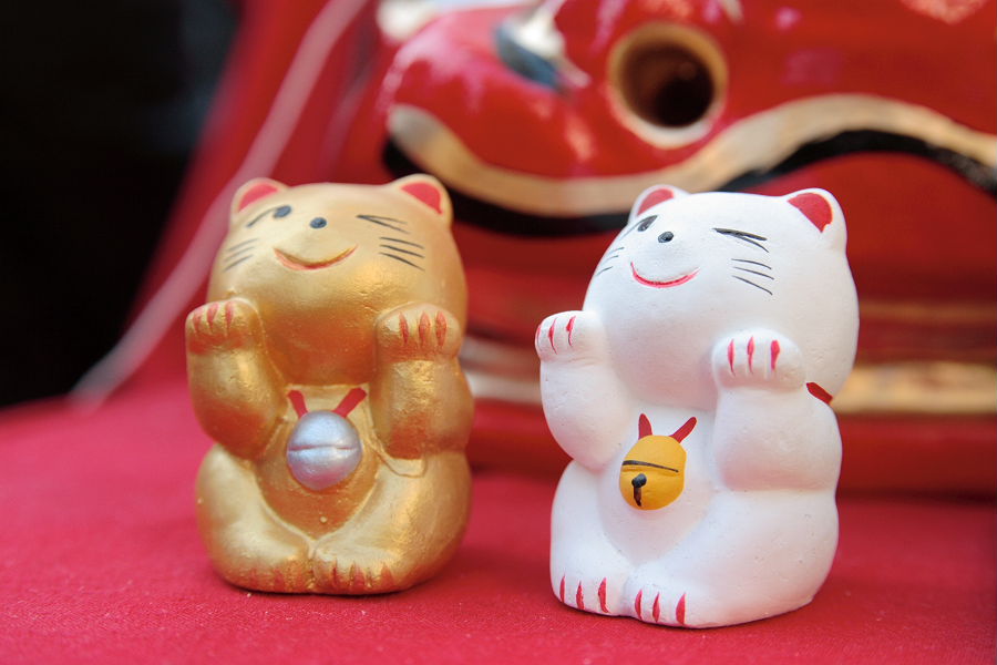 beckoning cats